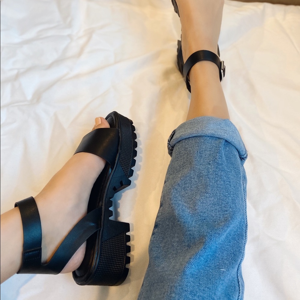 platform sandal - Picture 2 of 2